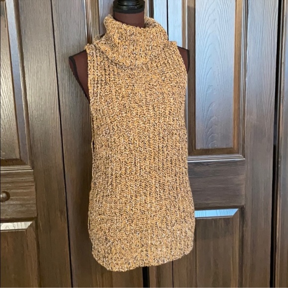 Valentina Vest - Picture 2 of 9